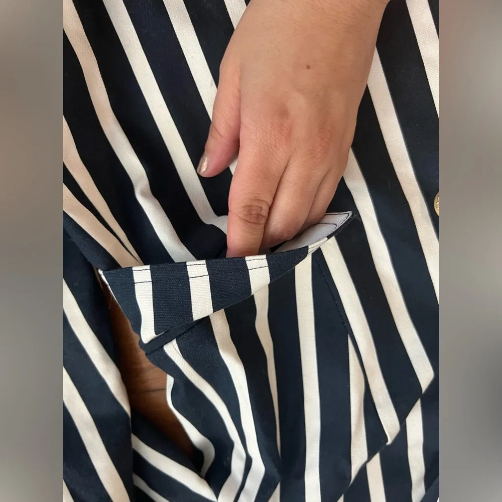 Blue and white stripped Banana Republic blazer with gold buttons - Picture 4 of 7